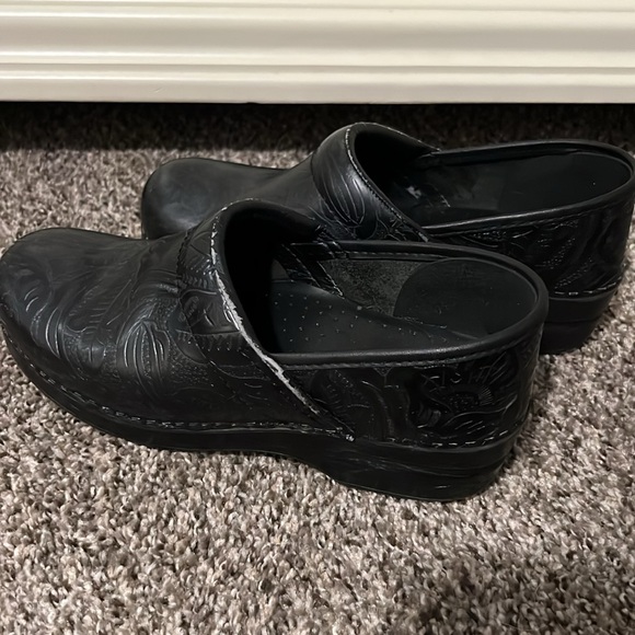 Black Professional Tooled Dansko Clogs - Picture 4 of 5